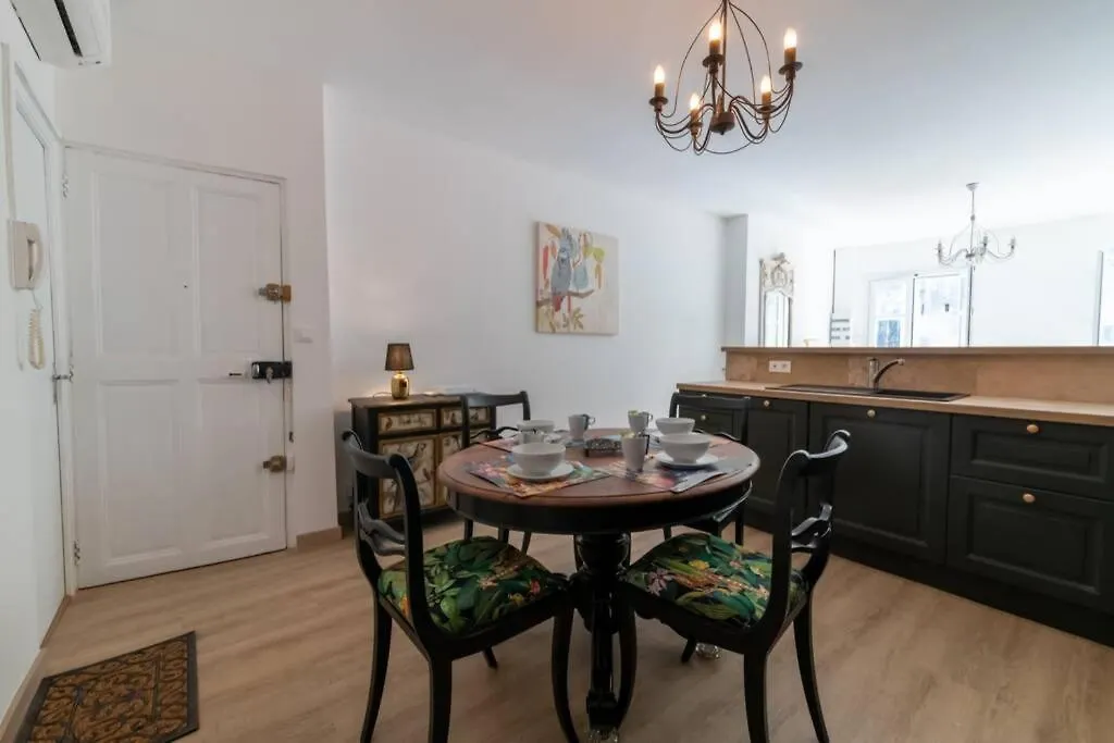 Bien D'Exception En Face Du Palais Des Papes Apartment Avignon