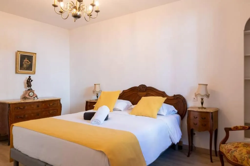 Bien D'Exception En Face Du Palais Des Papes Apartment Avignon France